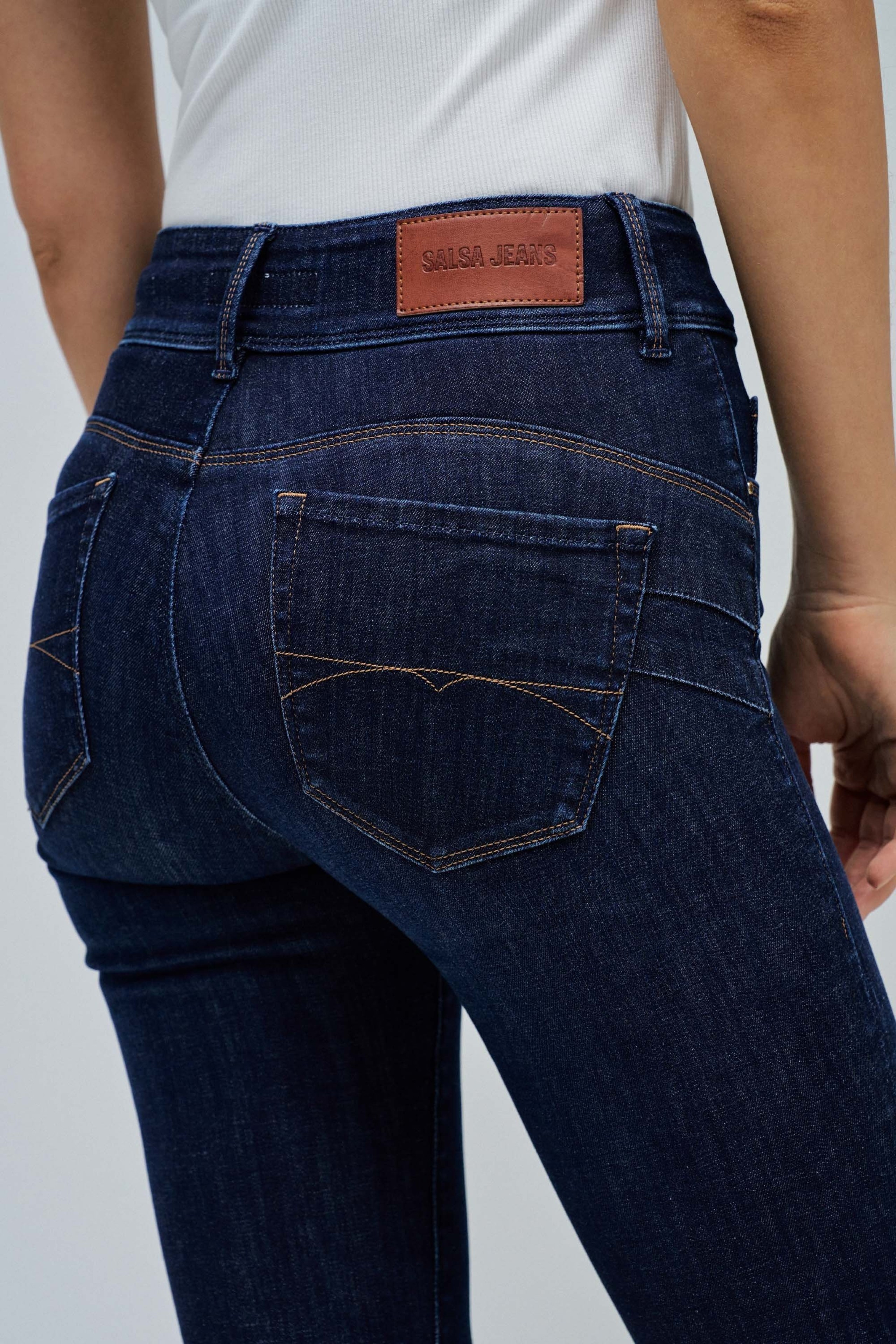 SECRET PUSH IN SKINNY JEANS