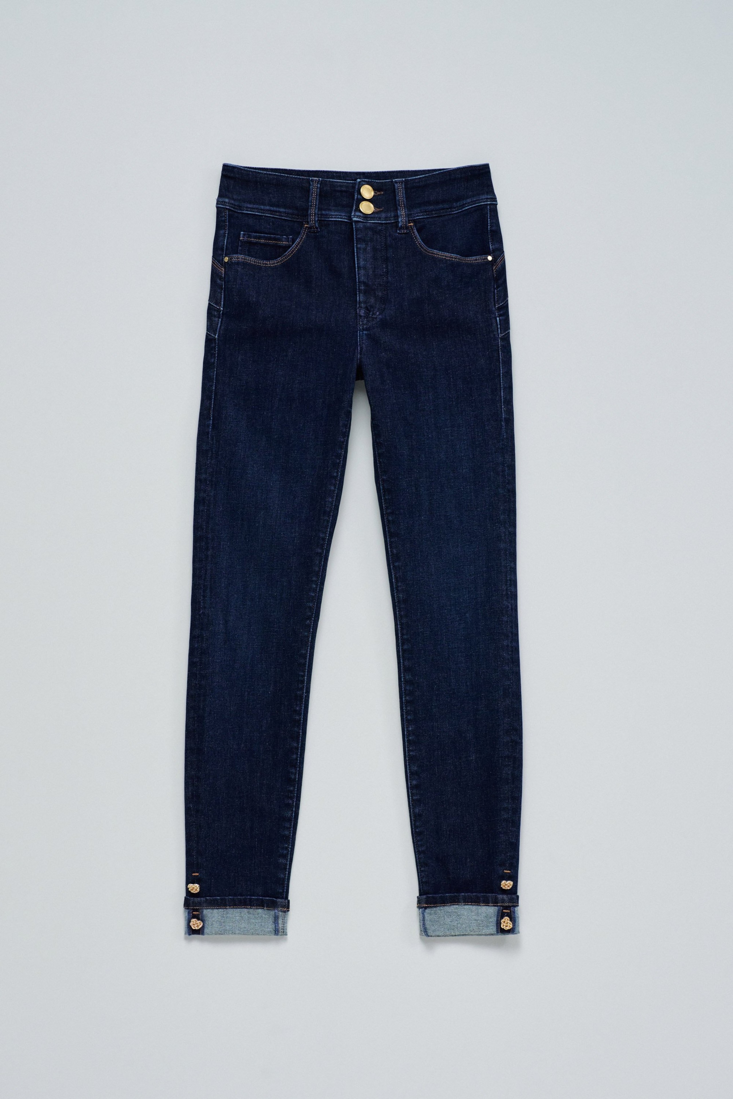 SECRET PUSH IN SKINNY JEANS