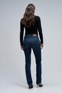 SECRET PUSH IN SLIM JEANS