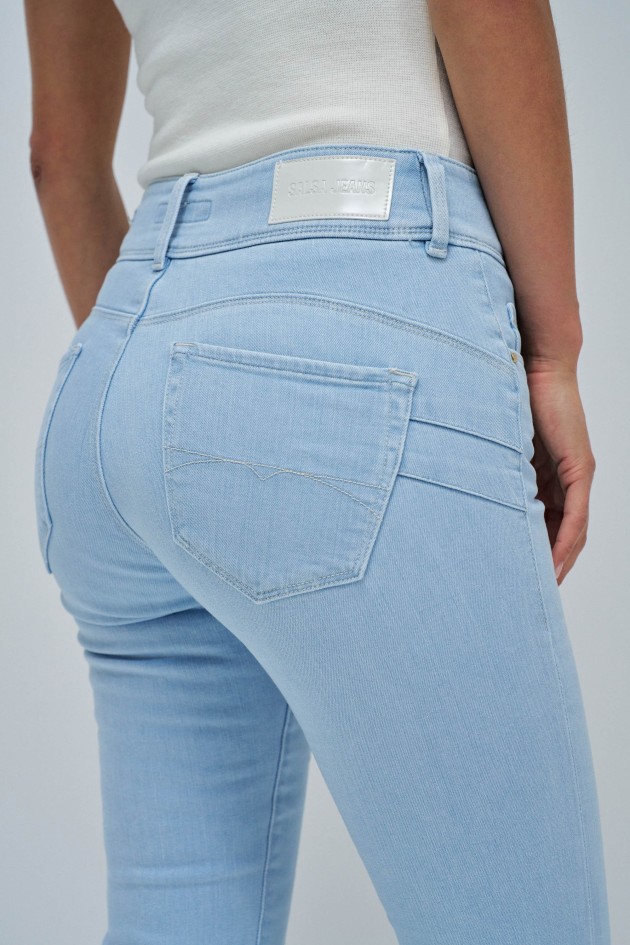 SECRET PUSH IN SLIM JEANS