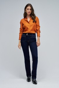 SECRET PUSH IN STRAIGHT JEANS