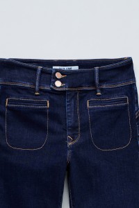 SECRET PUSH IN STRAIGHT JEANS