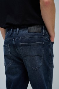 TAPERED FIT JEANS
