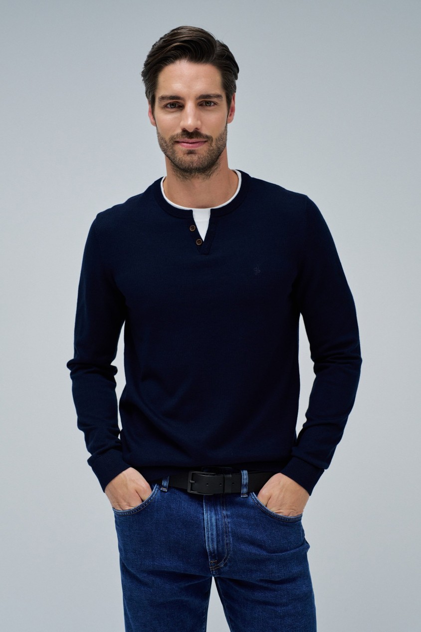 KNIT SWEATER