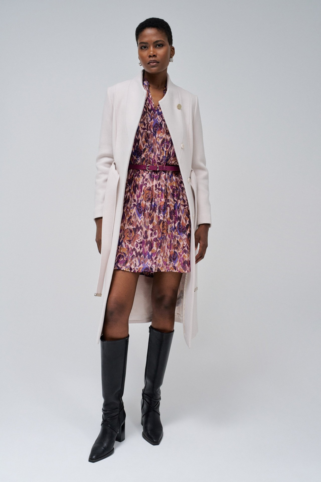 KLEID MIT FALTEN UND GRTEL