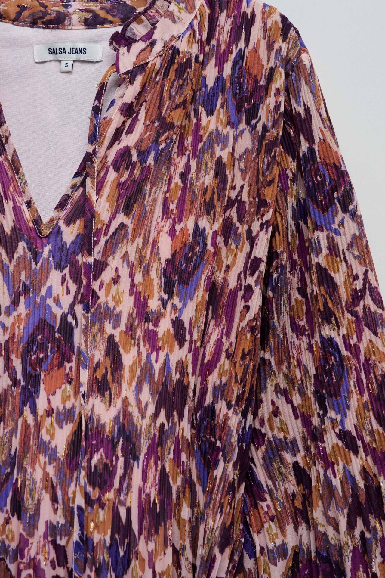 KLEID MIT FALTEN UND GRTEL