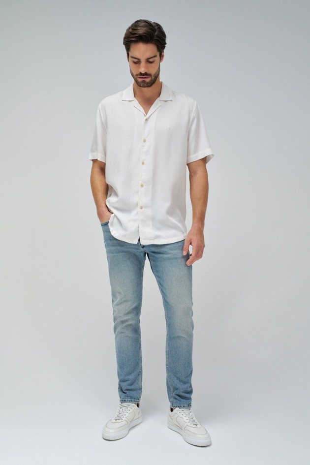 CAMISA EM DENIM LEVE