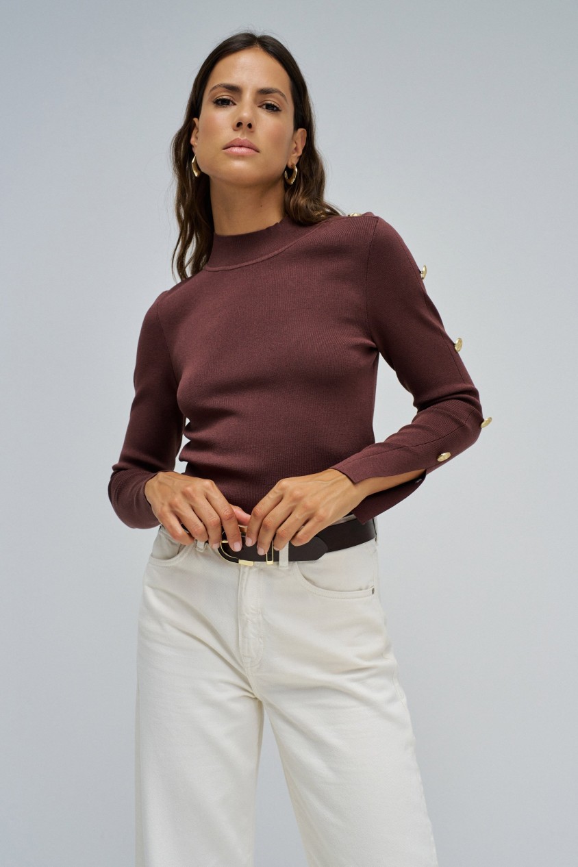 CAMISOLA DE MALHA COM BOTES DOURADOS