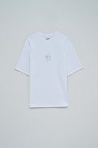 T-SHIRT MIT BRANDING