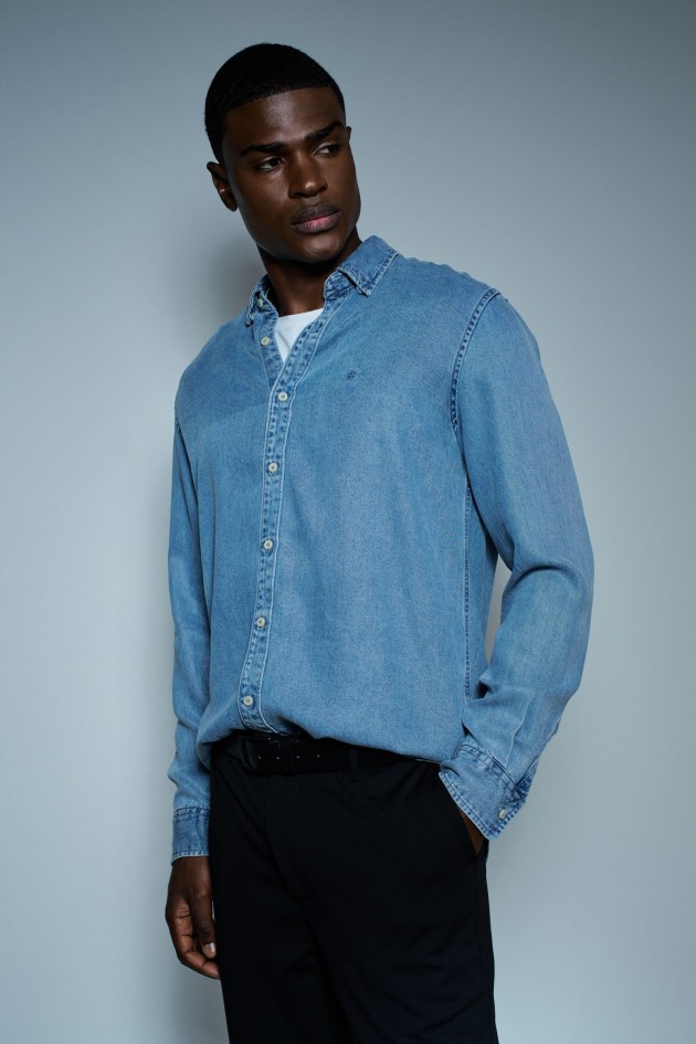 CAMISA EN DENIM LIGERO