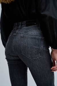 FAITH PUSH IN CROPPED SLIM JEANS