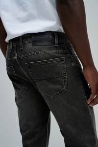 REGULAR FIT JEANS