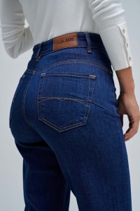 FAITH PUSH IN STRAIGHT JEANS
