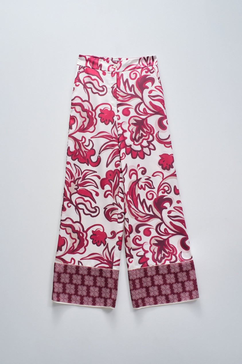 CALÇAS REGULAR FIT COM ESTAMPADO FLORAL