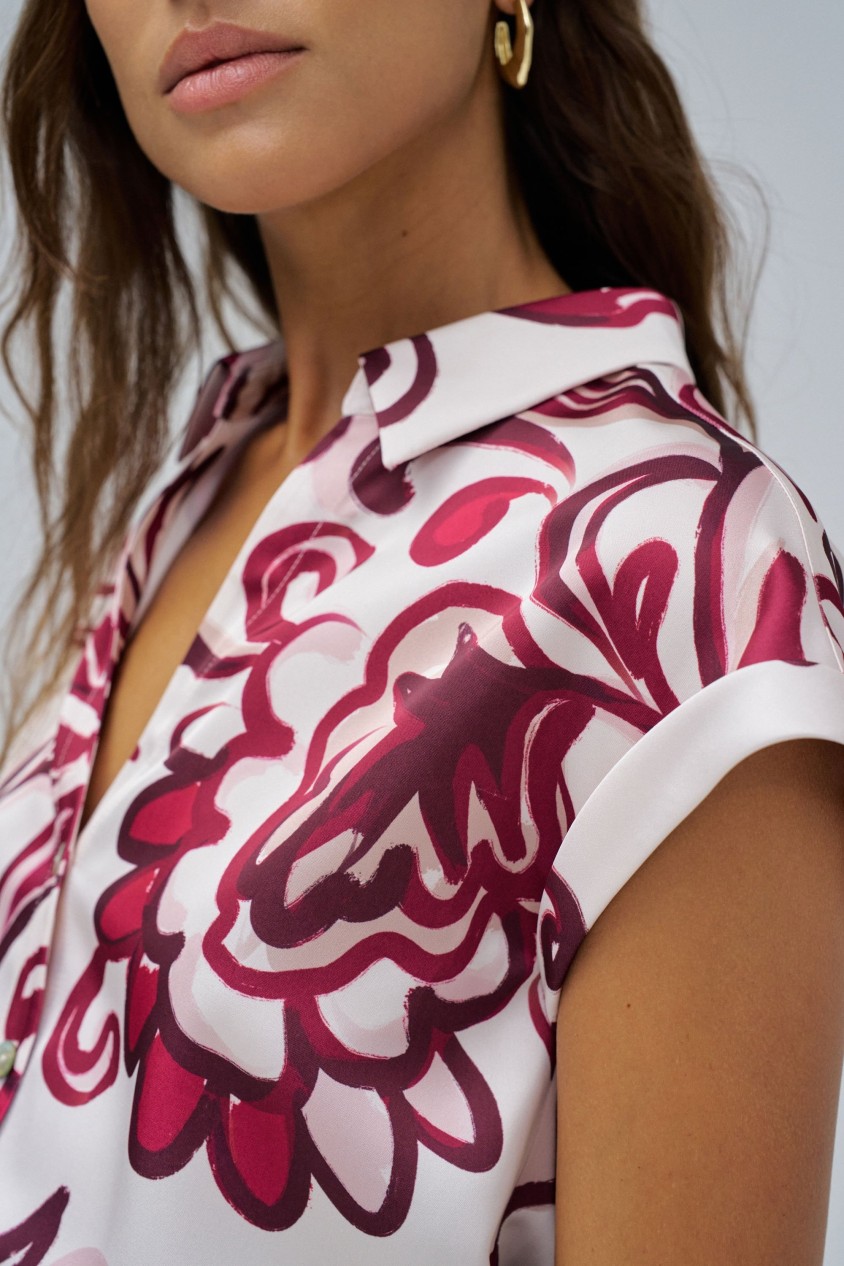 BLUSA COM PADRÃO FLORAL