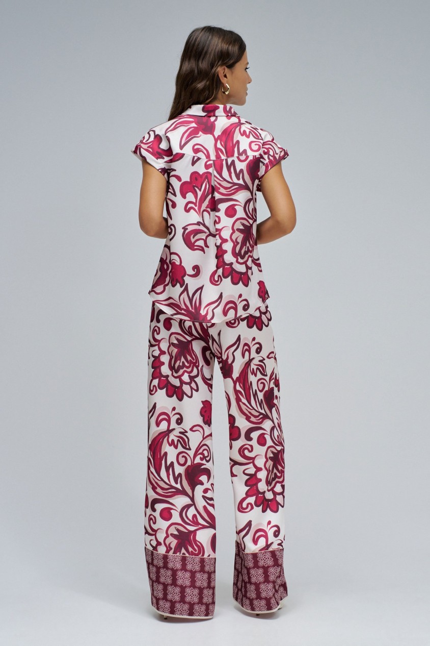 BLUSA COM PADRÃO FLORAL