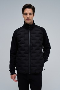 GEPOLSTERTE JACKE AUS VERSCHIEDENEN MATERIALIEN