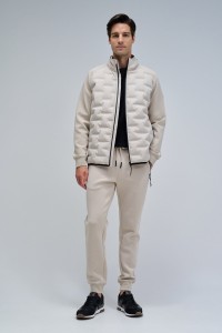 GEPOLSTERTE JACKE AUS VERSCHIEDENEN MATERIALIEN
