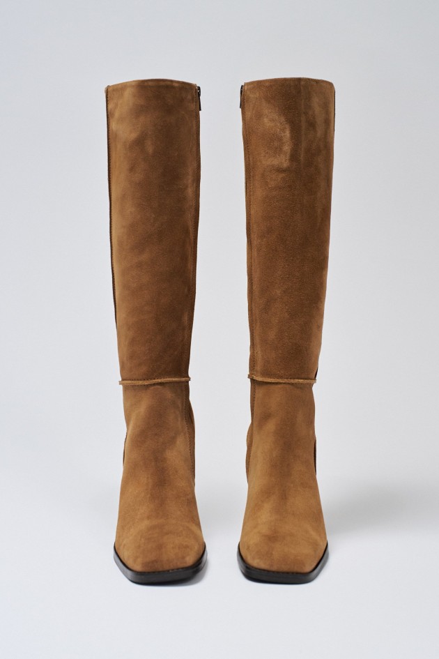 BOTAS DE CANO ALTO EM CAMURÇA