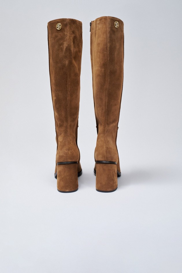 BOTAS DE CANO ALTO EM CAMURÇA