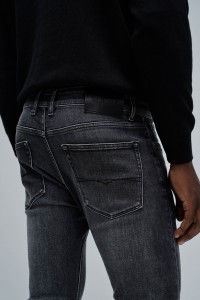 SKINNY FIT JEANS