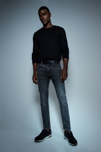 SKINNY FIT JEANS