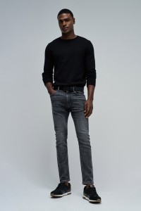 SKINNY FIT JEANS