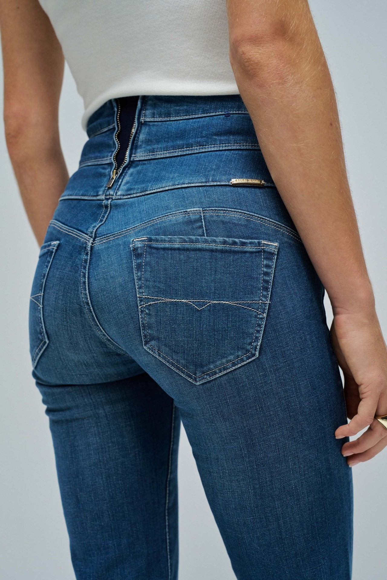 DIVA PUSH IN STRAIGHT JEANS