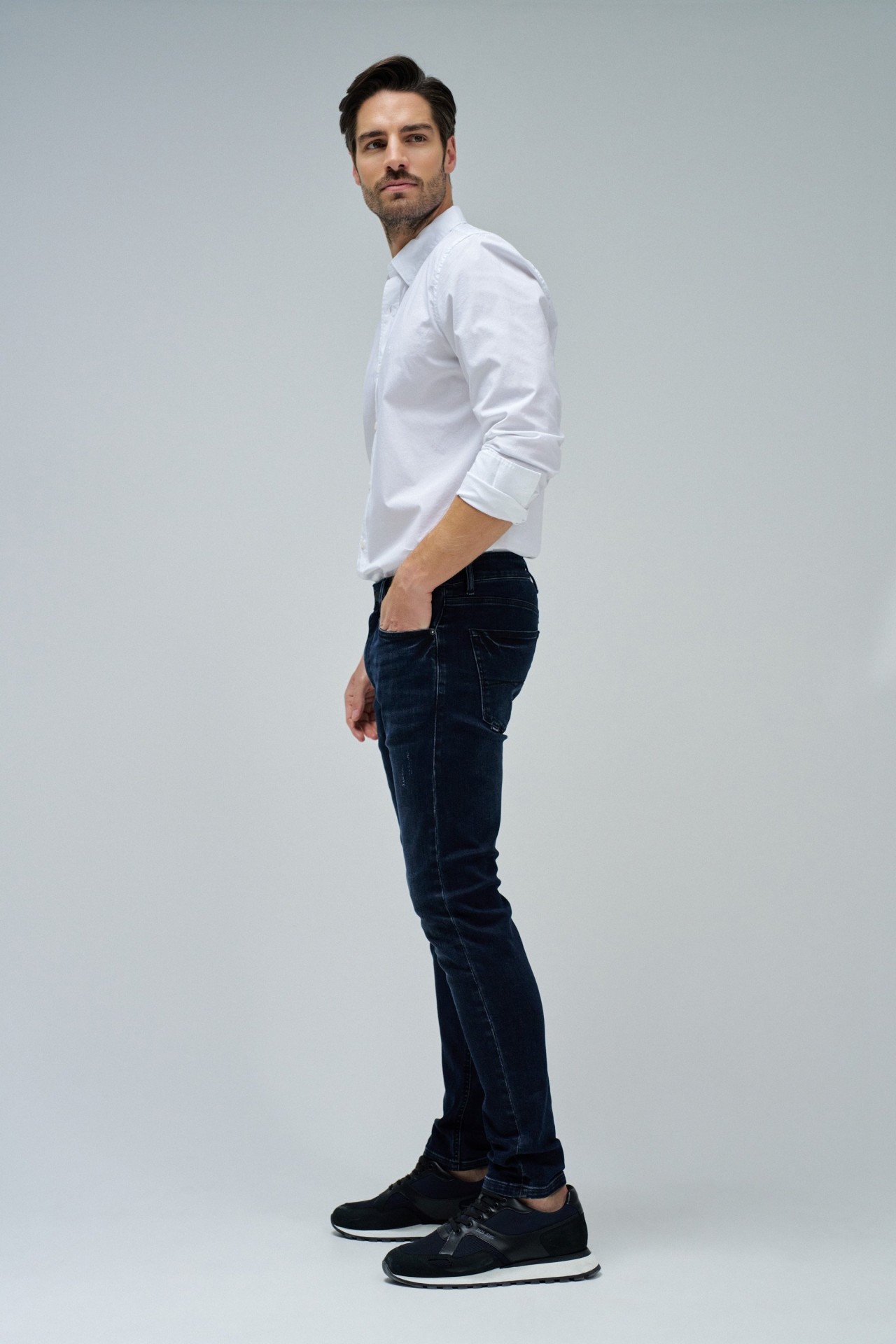 SKINNY FIT JEANS