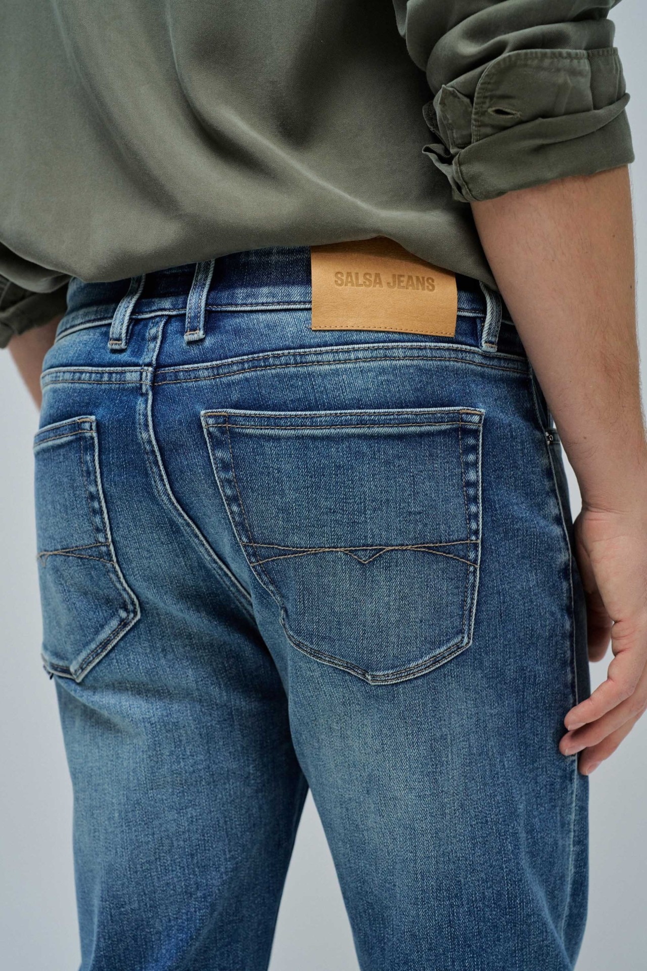 SLIM FIT JEANS
