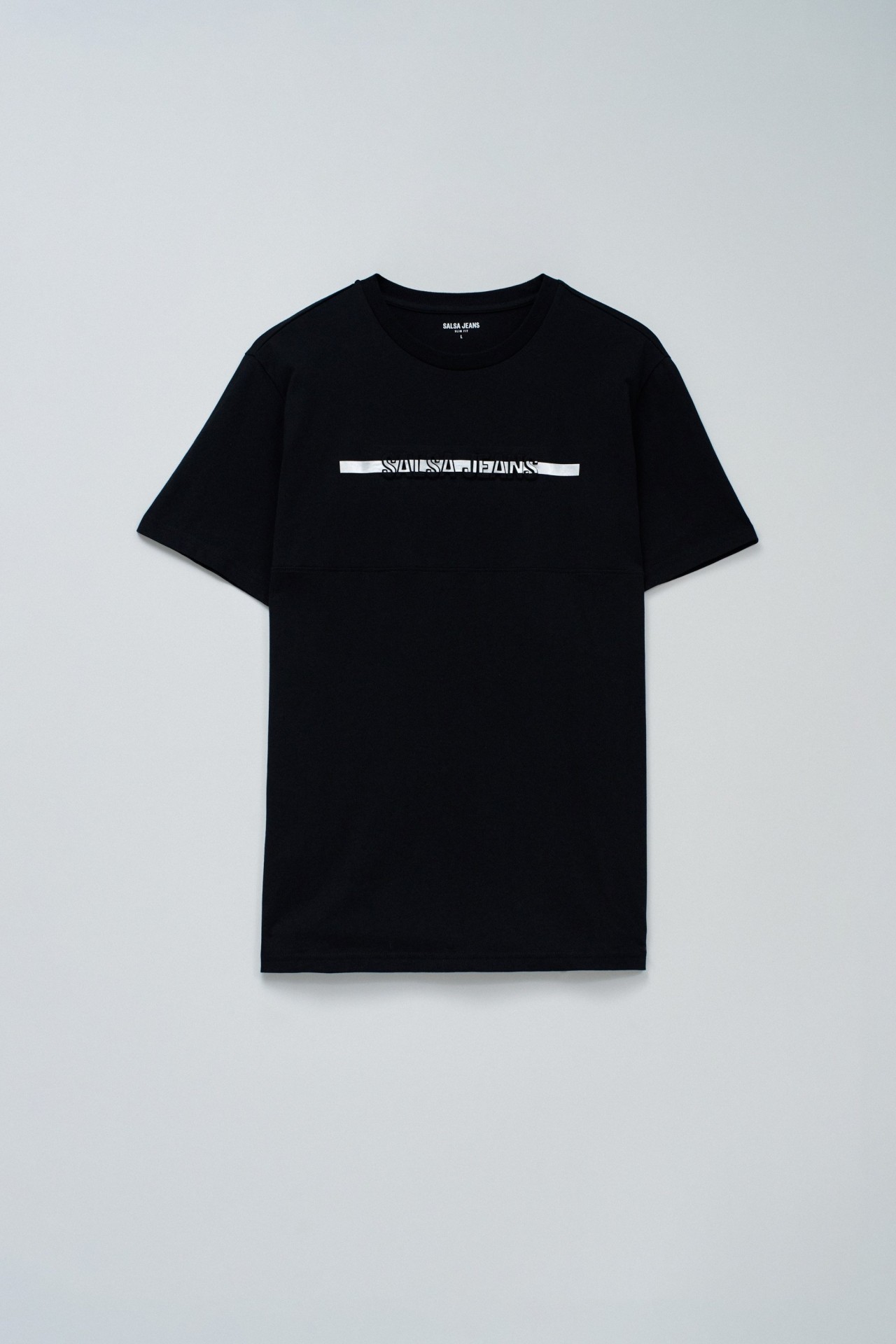 T-SHIRT MIT BRANDING