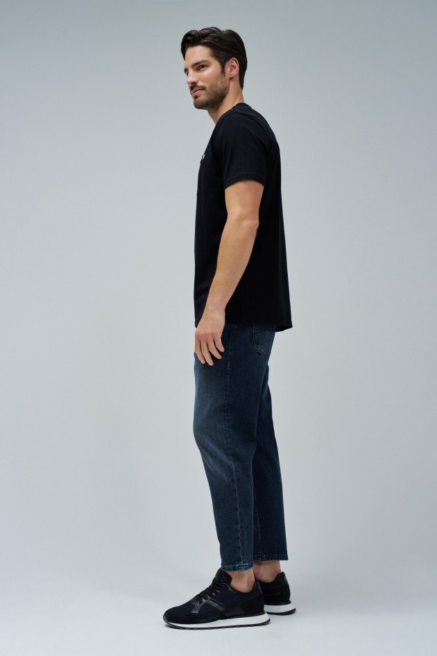 T-SHIRT WITH BRANDING