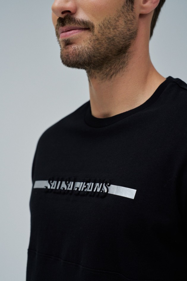 T-SHIRT WITH BRANDING