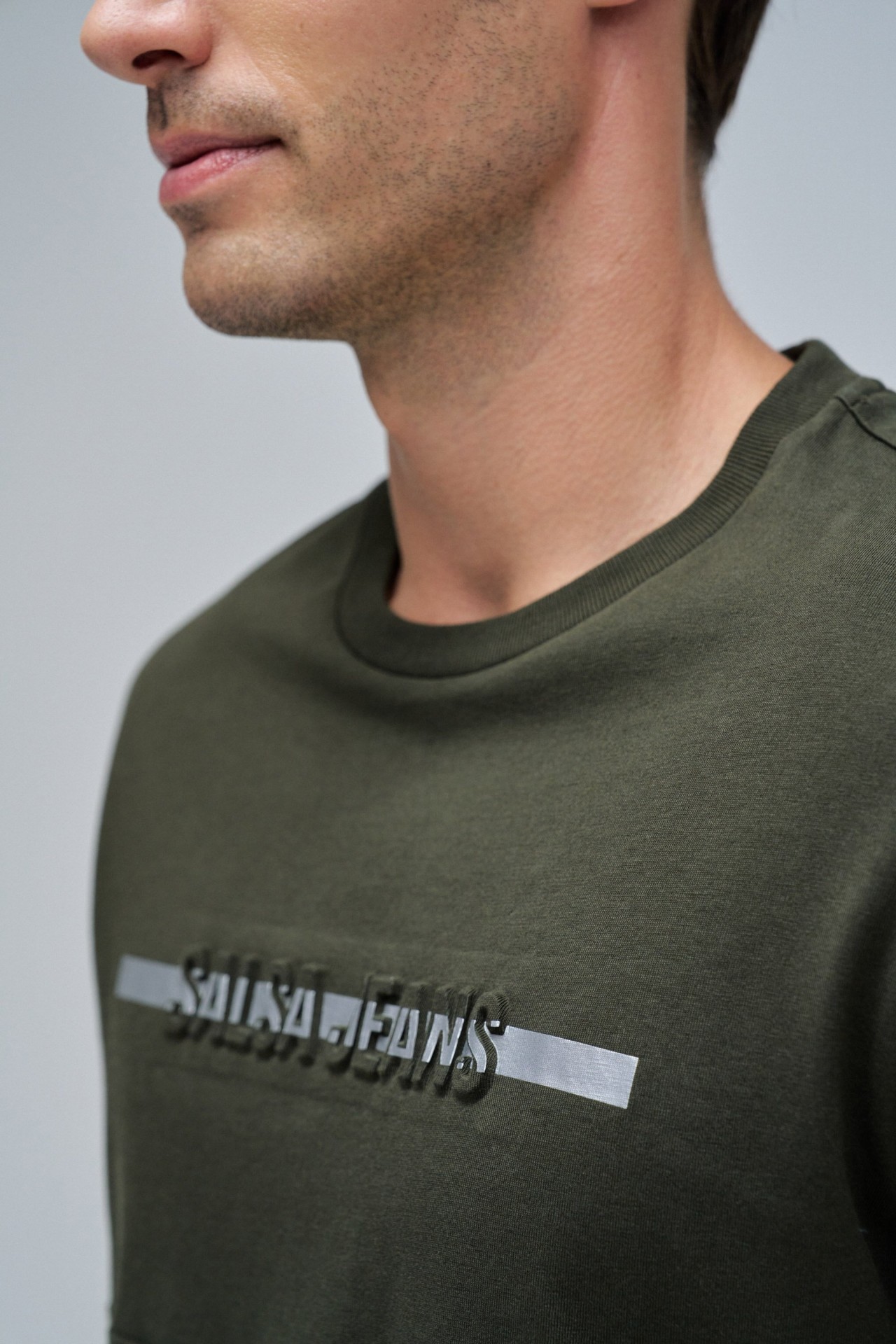 T-SHIRT WITH BRANDING