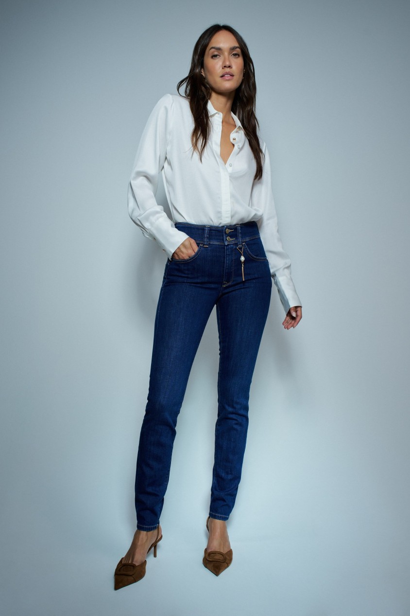 SECRET PUSH IN SKINNY JEANS