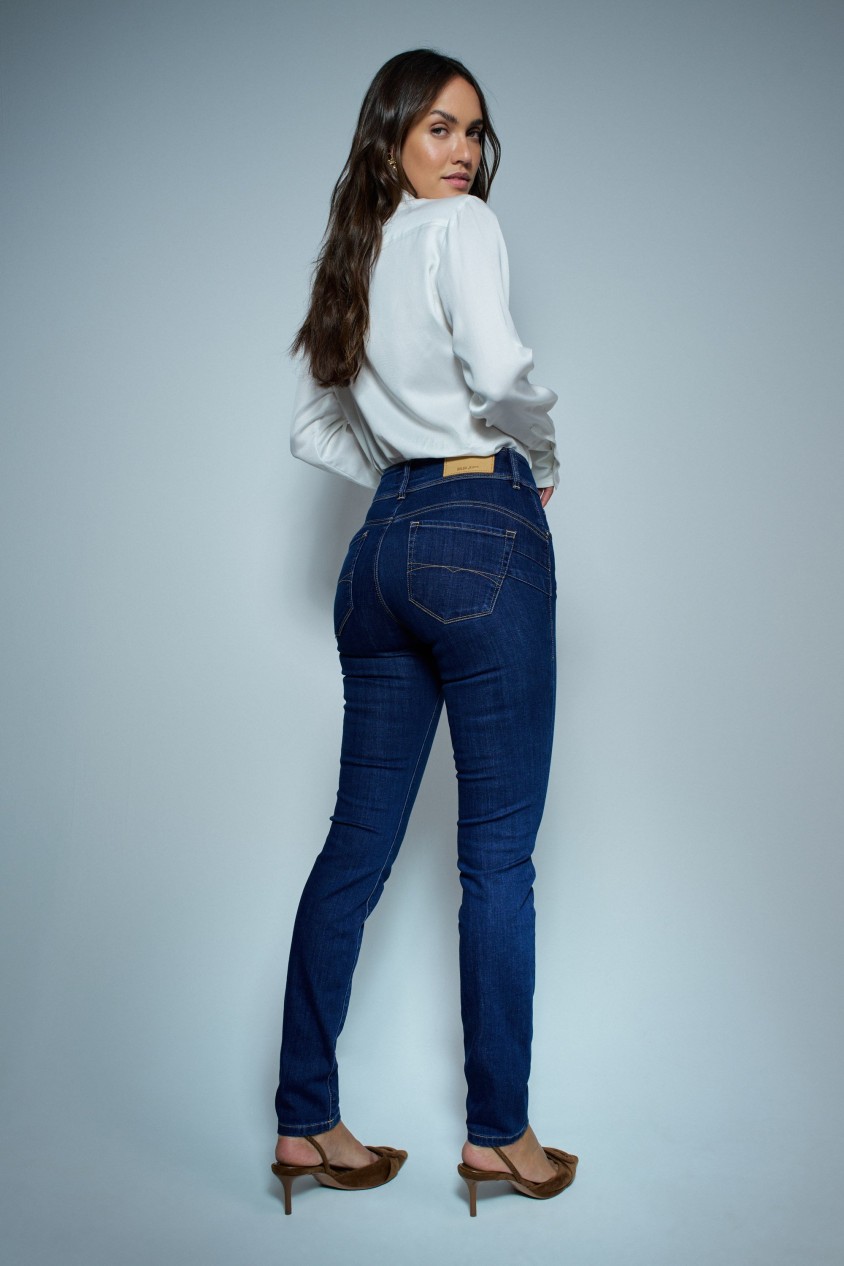 SECRET PUSH IN SKINNY JEANS