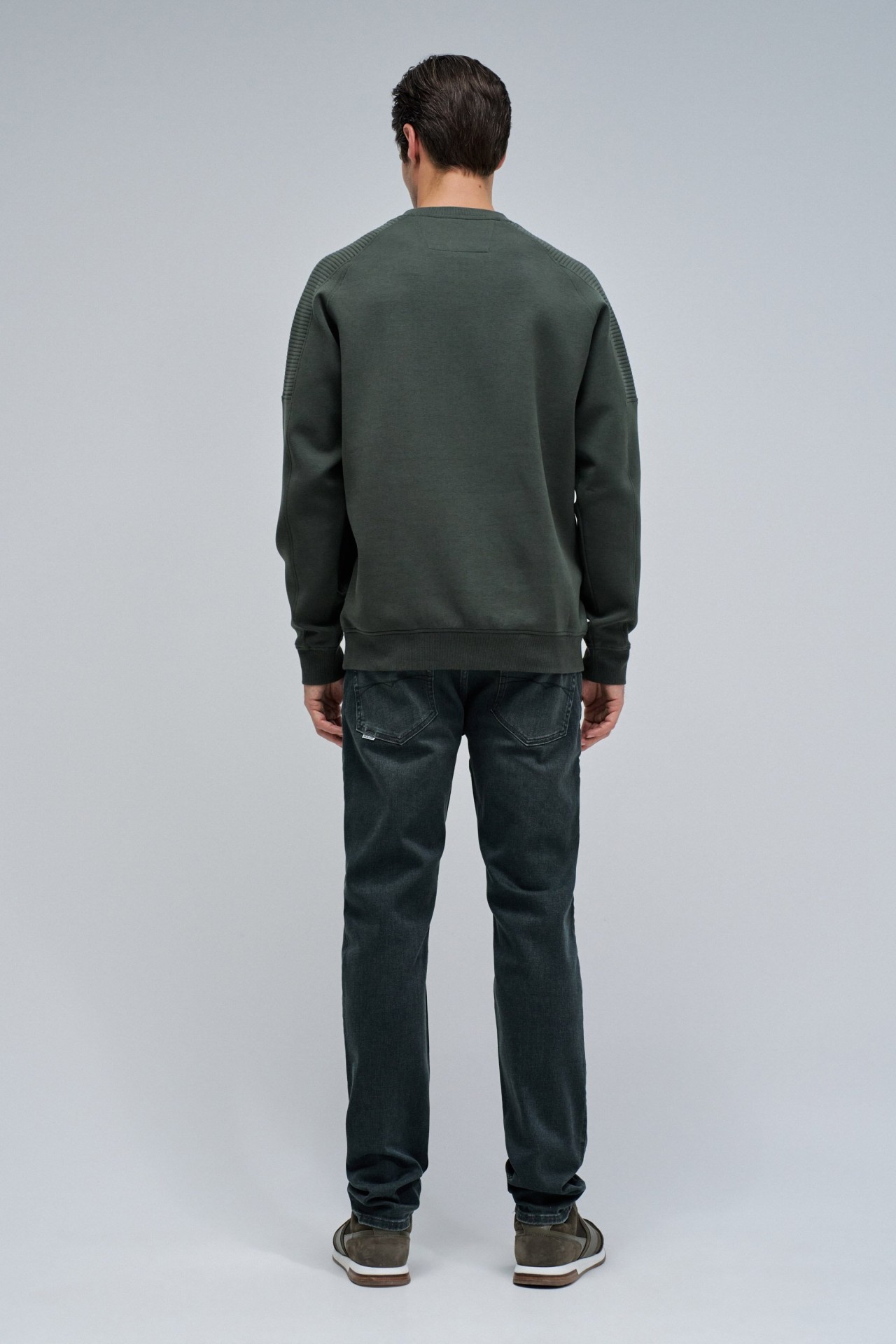 SWEAT  CAPUCHE AVEC LOGO