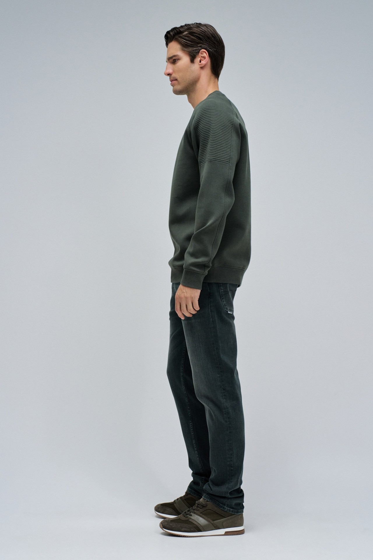 SWEAT  CAPUCHE AVEC LOGO