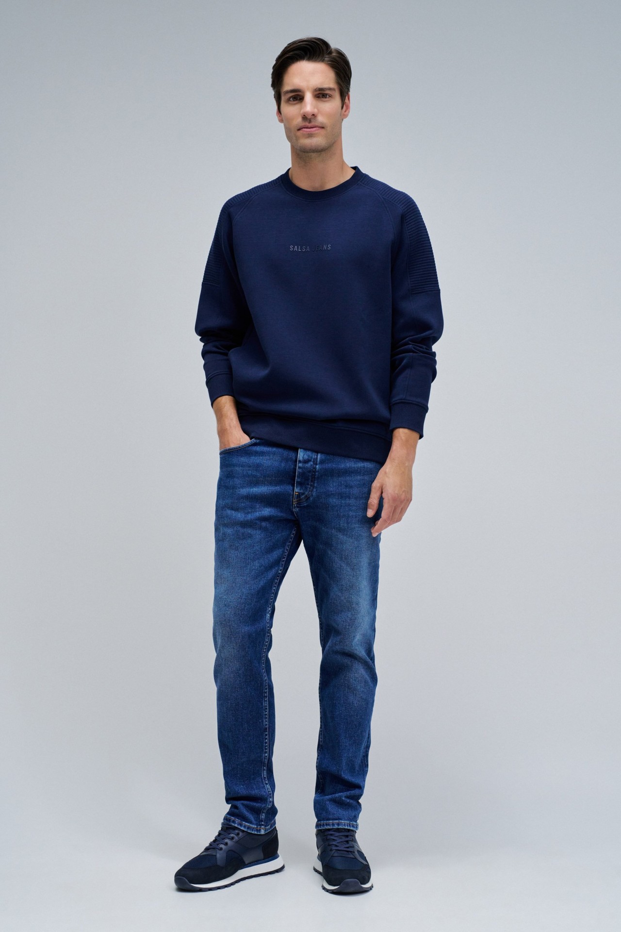 SWEATSHIRT WITH BRANDING