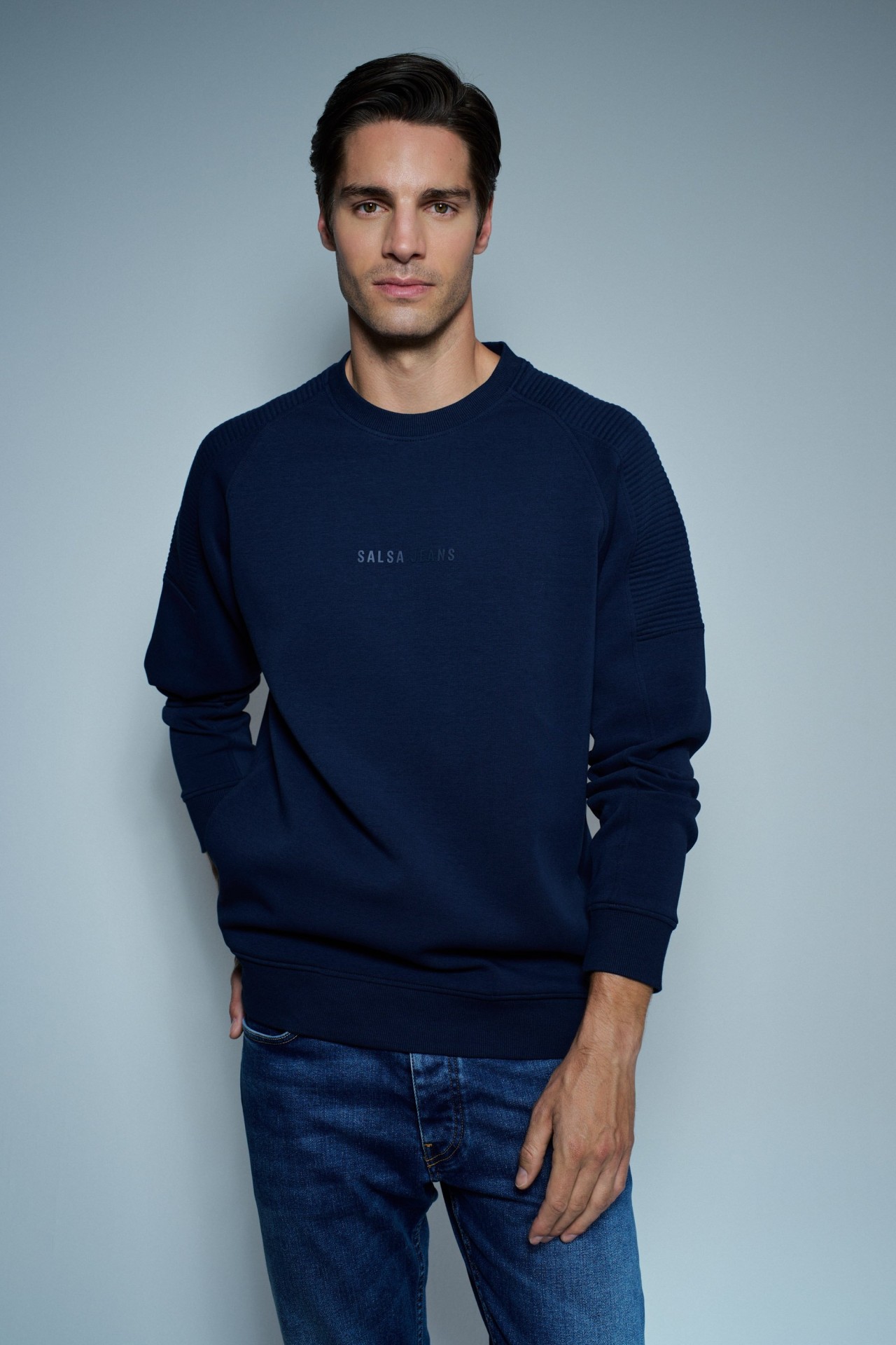 SWEATSHIRT WITH BRANDING