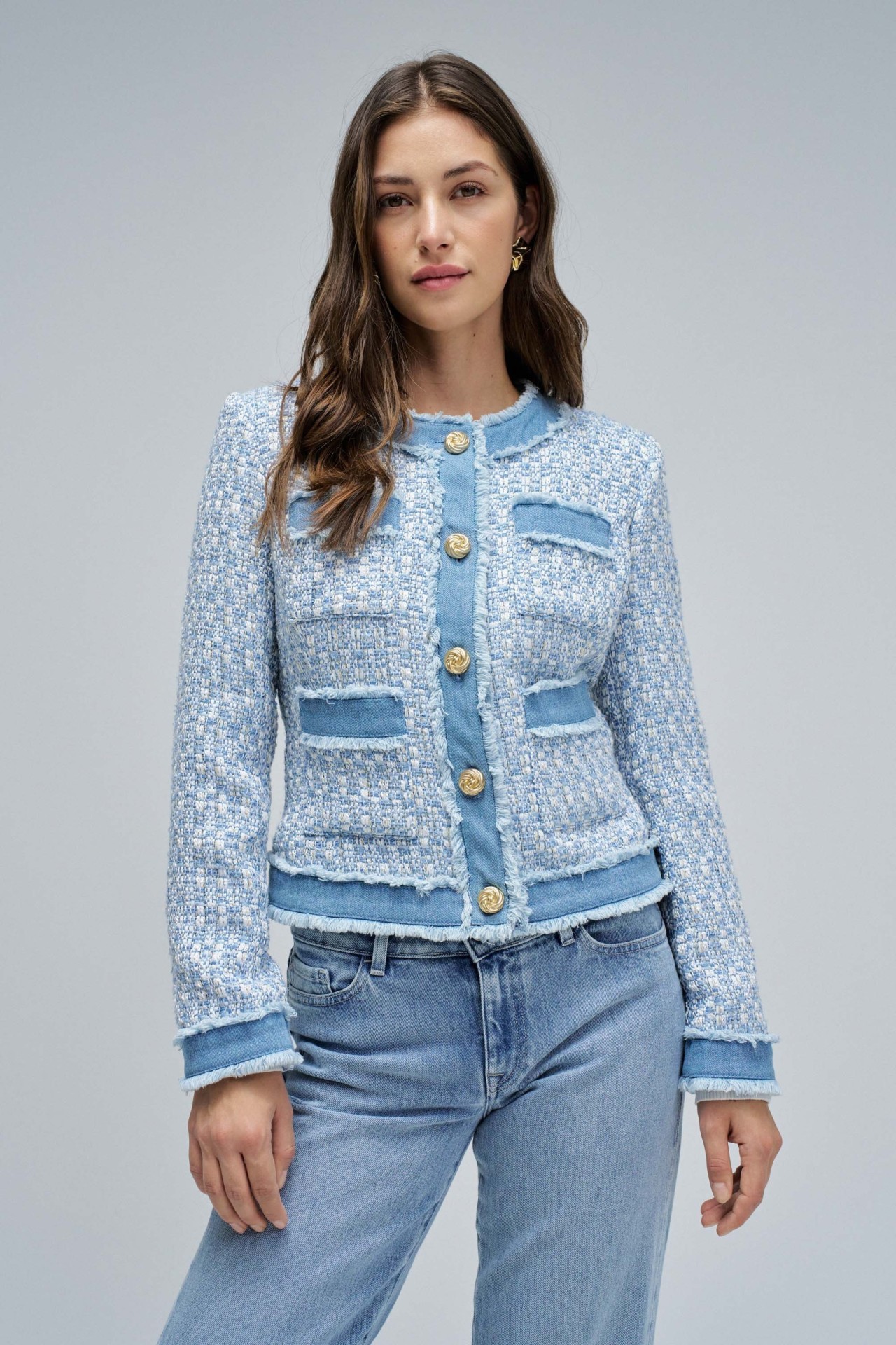 CASACO DE TWEED COM DETALHES EM DENIM