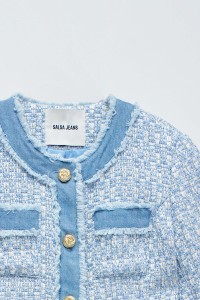 CASACO DE TWEED COM DETALHES EM DENIM