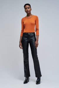 BASIC KNIT SWEATER