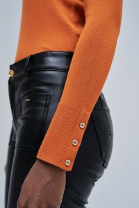 BASIC KNIT SWEATER