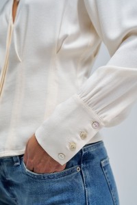 BLUSA ESTILO ESPARTILHO