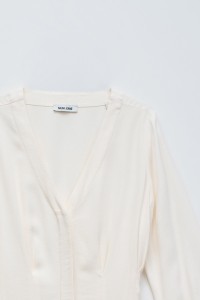 BLUSA ESTILO ESPARTILHO