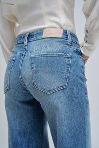 LOW RISE WIDE JEANS