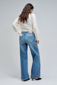 LOW RISE WIDE JEANS