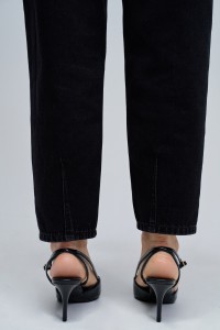 SLOUCHY CROPPED SLIM JEANS