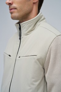 CHAQUETA ACOLCHADA CON MEZCLA DE MATERIALES